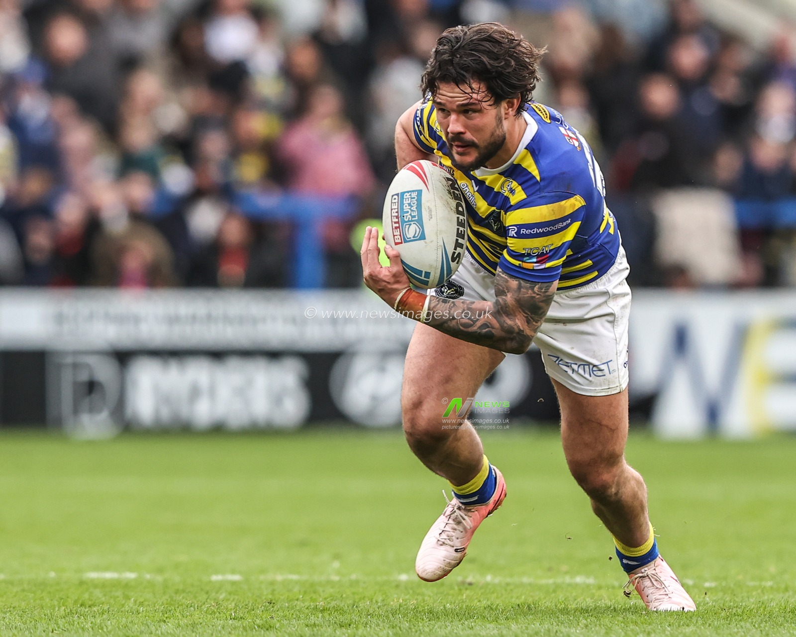 James Bentley of Warrington Wolves breaks with the ball during the Betfred Super League round 7 match Warrington Wolves vs Leigh Leopards at The Halliwell Jones Stadium, Warrington, United Kingdom on 04 April 2026

(Photo by Alfie Cosgrove/News Images)