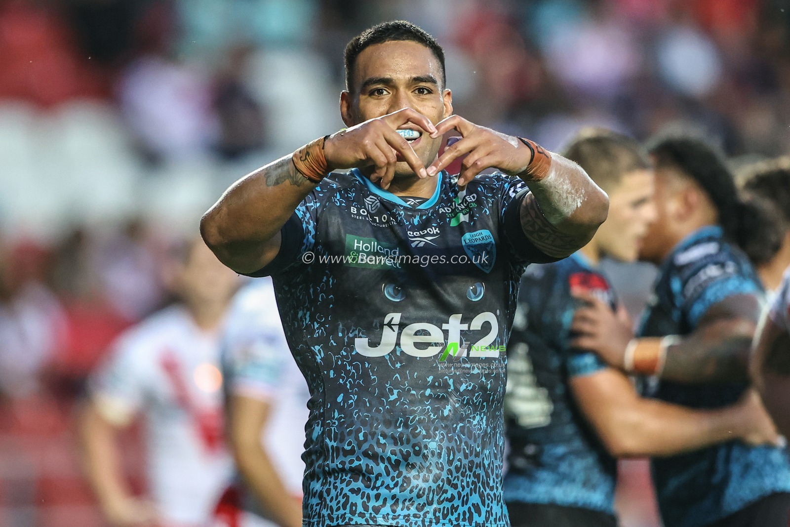 Joe Ofahengaue of Leigh Leapords celebrates his try during the Betfred Super League round 19 match St Helens vs Leigh Leopards at Totally Wicked Stadium, St Helens, United Kingdom, 17th July 2025

(Photo by Alfie Cosgrove/News Images)