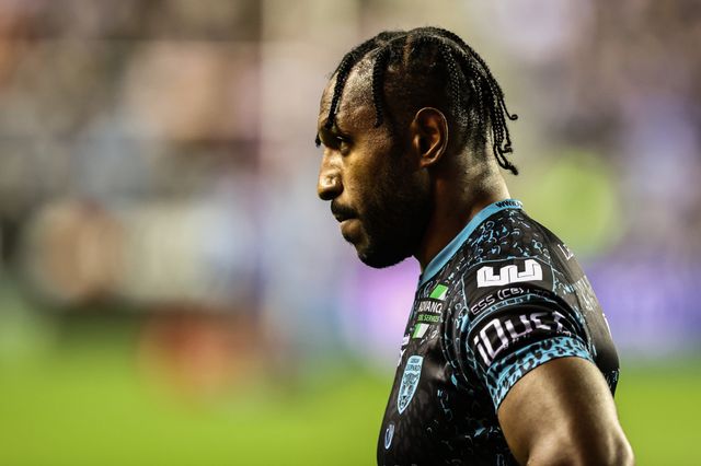 Edwin Ipape of Leigh Leopards in the pre-game warm up during the Betfred Super League Semi Final 1 match Wigan Warriors vs Leigh Leopards at The Brick Community Stadium, Wigan, United Kingdom, 3rd October 2025

(Photo by Alfie Cosgrove/News Images)