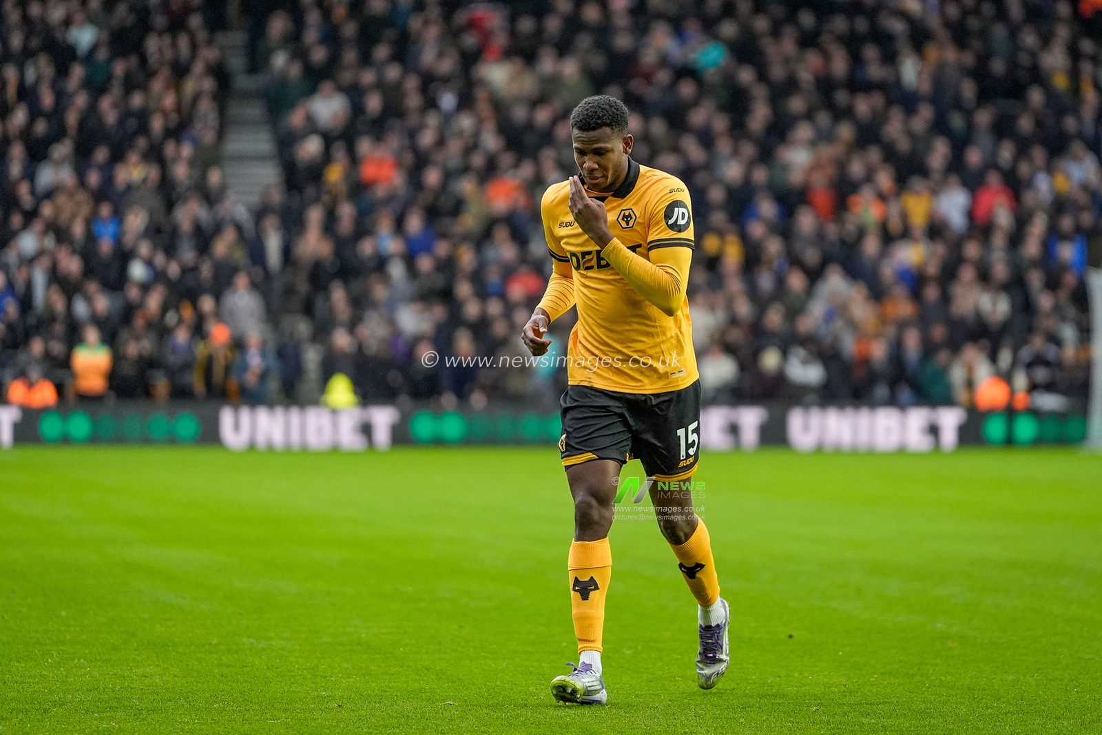 Yerson Mosquera of Wolverhampton Wanderers during the Premier League match Wolverhampton Wanderers vs Chelsea at Molineux, Wolverhampton, United Kingdom on 07 February 2026

(Photo by Maynard Manyowa/News Images)