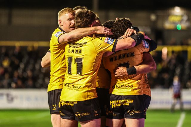 Darnell McIntosh of Castleford Tigers celebrates his try during the Betfred Super League round 6 match Castleford Tigers vs Bradford Bulls at OneBore Stadium, Castleford, Untied Kingdom on 26 March 2026

(Photo by Alfie Cosgrove/News Images)