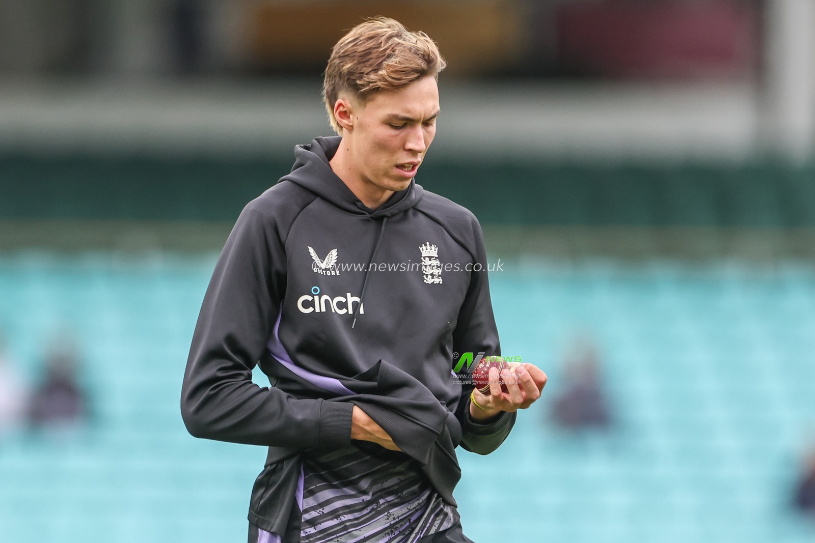 Josh Hull of England during the 3rd Rothesay Test Match Day Four England v Sri Lanka at The Kia Oval, London, United Kingdom, 9th September 2024

(Photo by Mark Cosgrove/News Images)