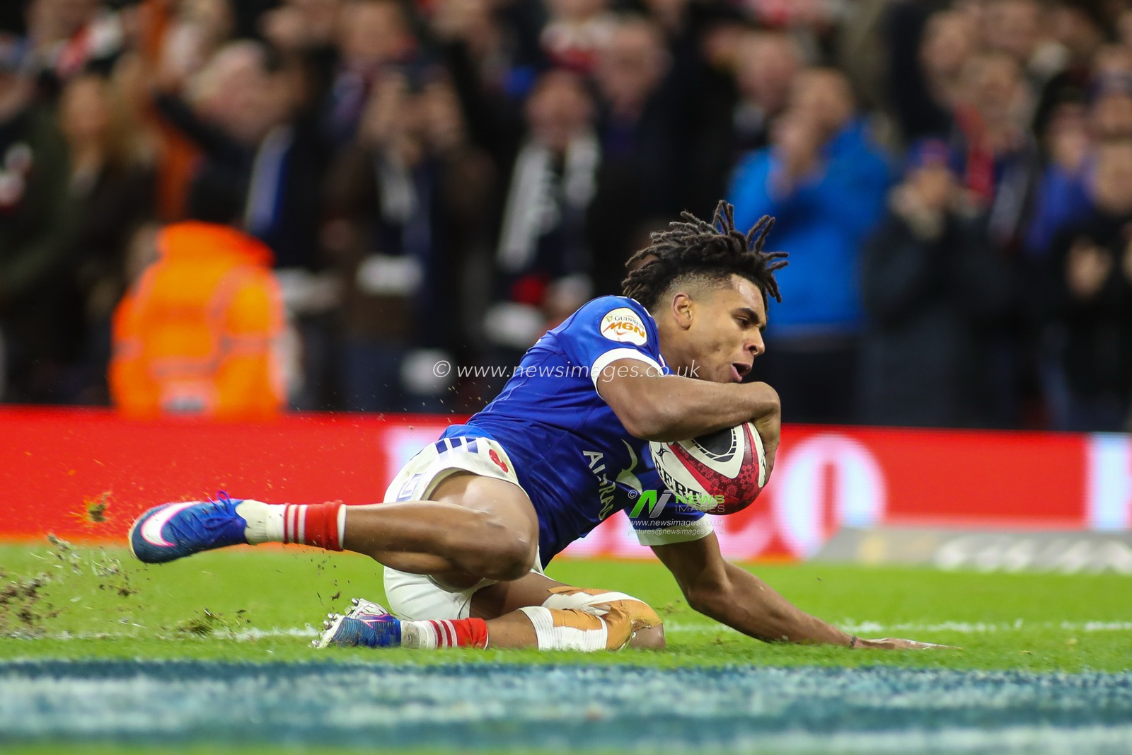 Theo Attissogbe of France scores a try for his team during the Guinness Six Nations match Wales vs France at Principality Stadium, Cardiff, United Kingdom, 15th February 2026

(Photo by Andrew Lewis/News Images)