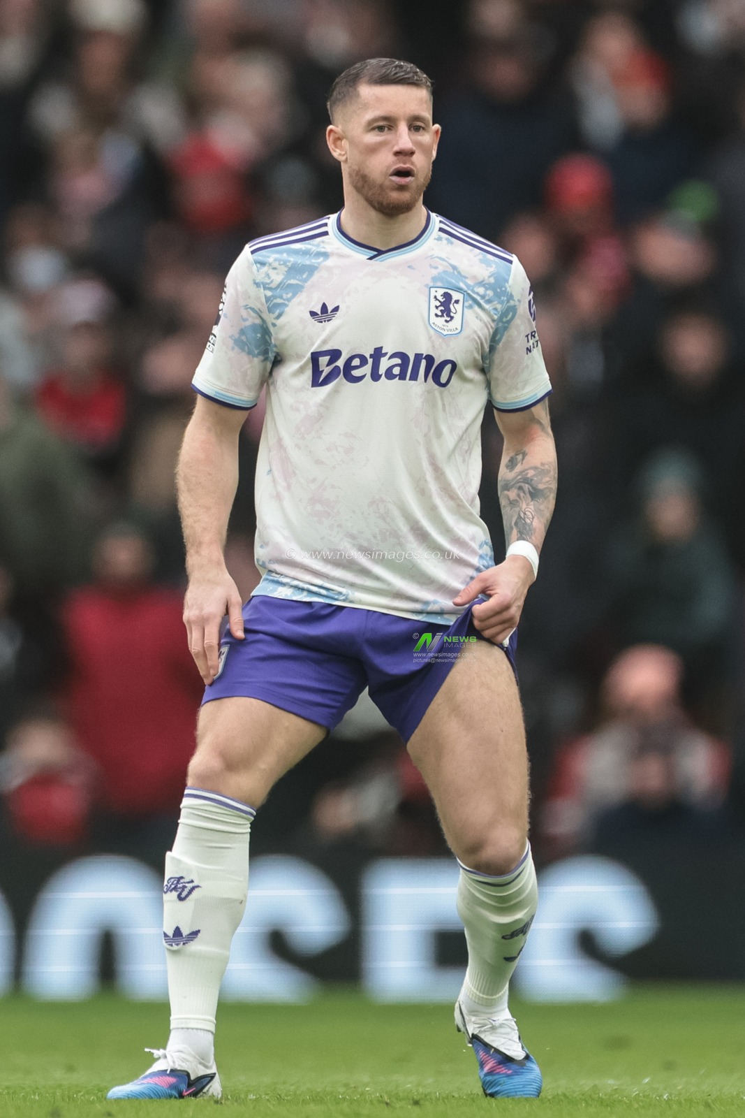 Ross Barkley of Aston Villa pulls up his shorts during the Premier League match Manchester United vs Aston Villa at Old Trafford, Manchester, United Kingdom on 15 March 2026

(Photo by Mark Cosgrove/News Images)