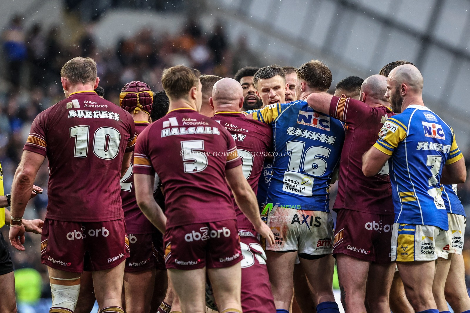 Players of both teams get into an altercation during the Betfred Super League Round 8 match Leeds Rhinos vs Huddersfield Giants at Headingley Stadium, Leeds, United Kingdom, 18th April 2025

(Photo by Alfie Cosgrove/News Images)