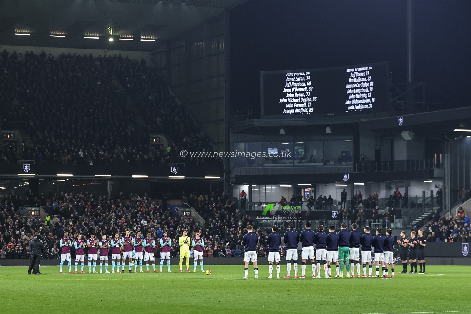 Players officials and fans hold a minutes applause as they remember fans who passed during 2024 during the Sky Bet Championship match Burnley vs Sunderland at Turf Moor, Burnley, United Kingdom, 17th January 2025

(Photo by Alfie Cosgrove/News Images)