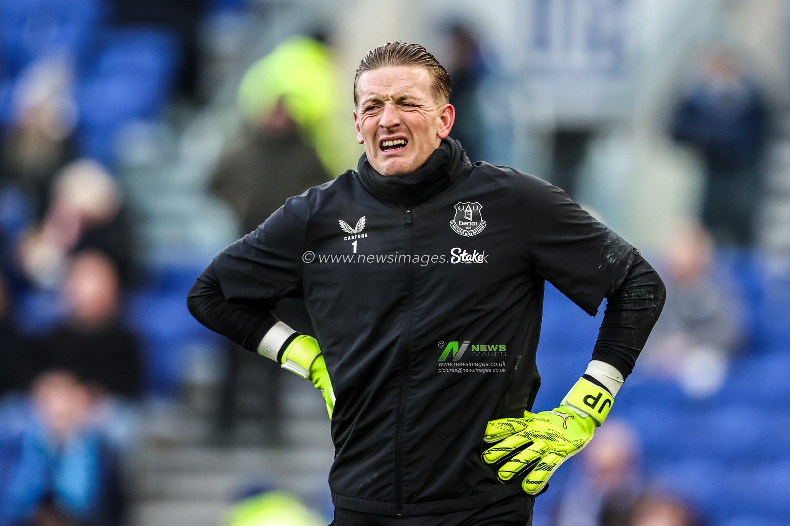 Everton goalkeeper Jordan Pickford in the pregame warmup session during the Emirates FA Cup Third Round match Everton vs Sunderland at Hill Dickinson Stadium, Liverpool, United Kingdom, 10th January 2026

(Photo by Alfie Cosgrove/News Images)