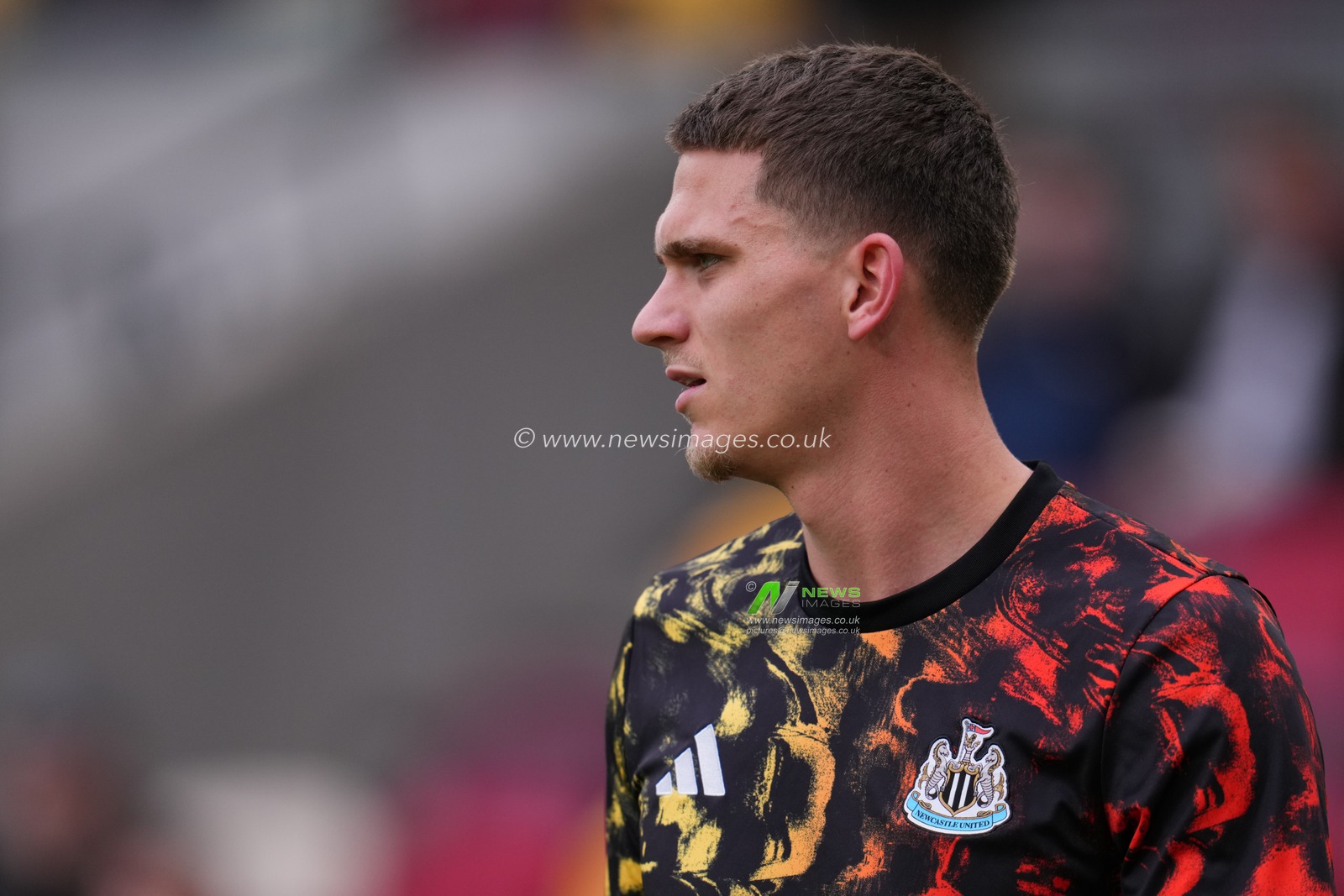 Sven Botman of Newcastle United ahead of the Premier League match Brentford vs Newcastle United at The Gtech Community Stadium, London, United Kingdom, 9th November 2025

(Photo by Harvey Murphy/News Images)

*** GER AUT SUI OUT ***