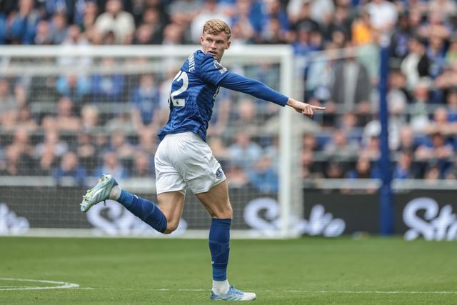 Jarrad Branthwaite of Everton gives his team instructions during the Pre-season friendly match Everton vs A.S. Roma at Hill Dickinson Stadium, Liverpool, United Kingdom, 9th August 2025

(Photo by Mark Cosgrove/News Images)