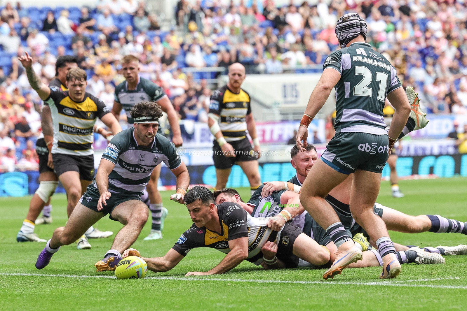 Cody Hunter of York Knights goes over for a try during the Betfred Super League Magic Weekend match Huddersfield Giants vs York Knights at Hill Dickinson Stadium, Liverpool, United Kingdom on 04 July 2026

(Photo by Mark Cosgrove/News Images)