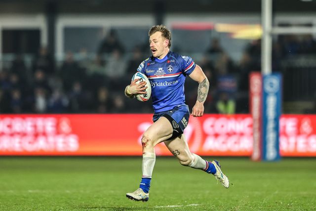 Tom Johnstone of Wakefield Trinity breaks with the ball during the Betfred Super League round 5 match Wakefield Trinity vs Leigh Leopards at DIY Kitchens Stadium, Wakefield, United Kingdom on 20 March 2026

(Photo by Alfie Cosgrove/News Images)