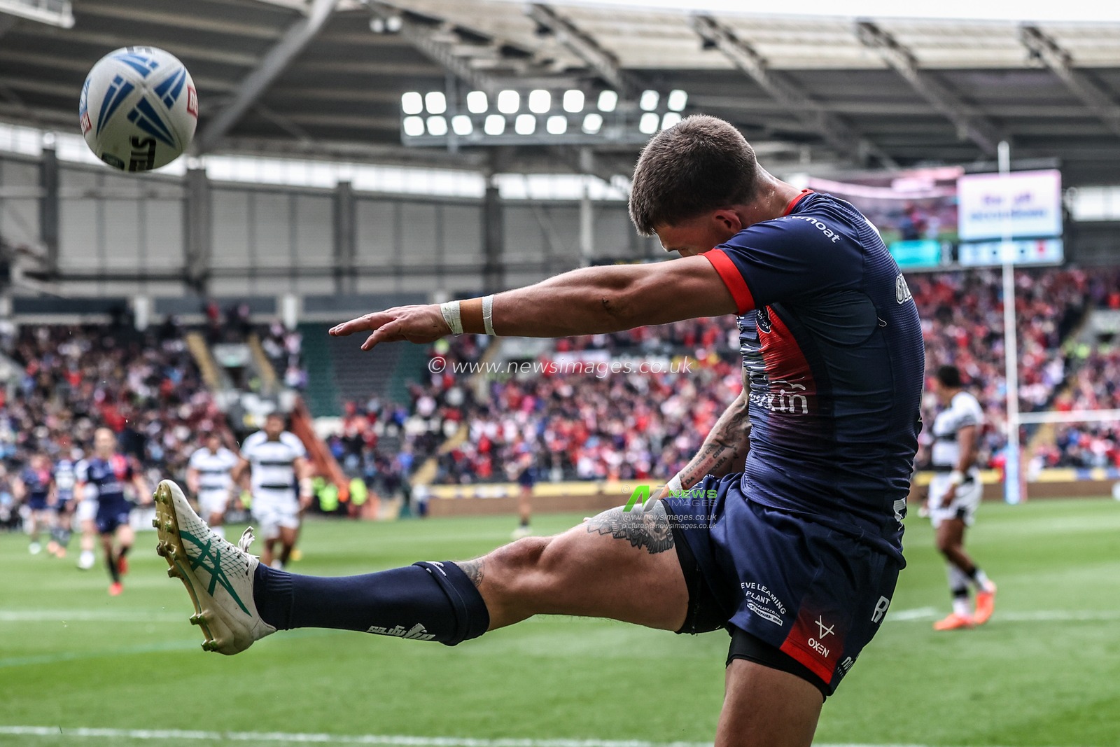 Oliver Gildart of Hull KR celebrates his try during the Betfred Super League Round 8 match Hull FC vs Hull KR at MKM Stadium, Hull, United Kingdom, 18th April 2025

(Photo by Alfie Cosgrove/News Images)