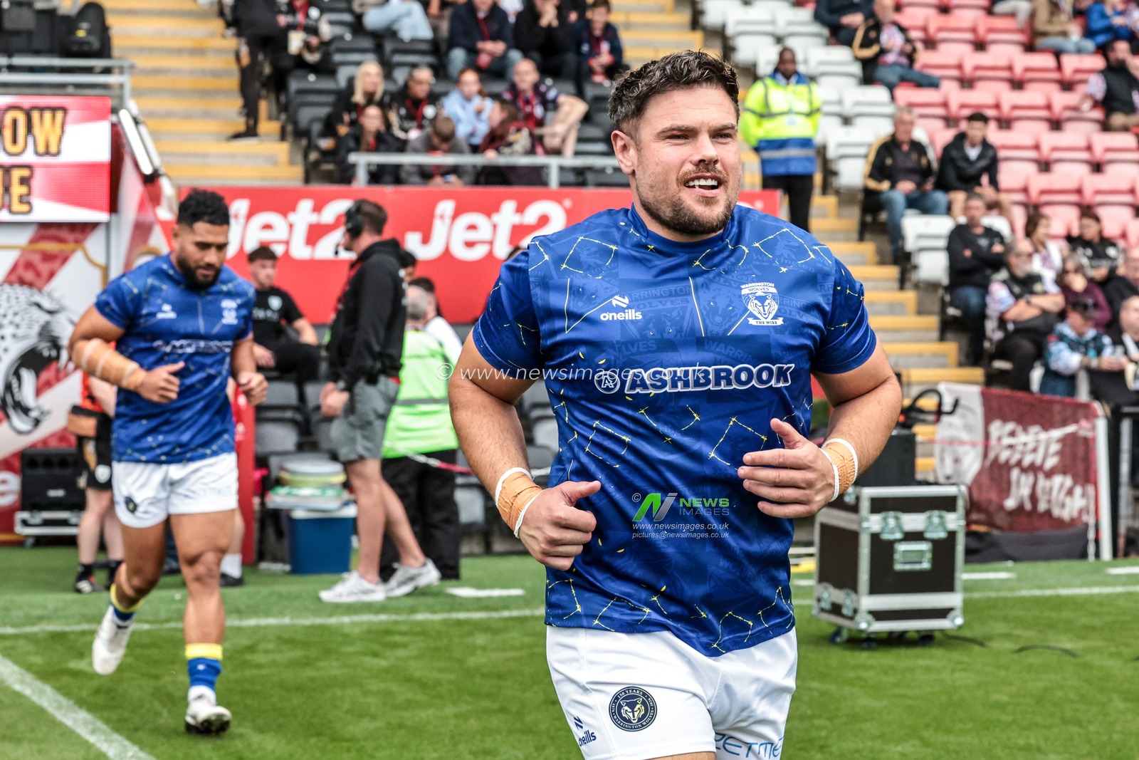 Joe Philbin of Warrington Wolves in the pre-game warm up during the Betfred Super League round 20 match Leigh Leopards vs Warrington Wolves at Leigh Sports Village, Leigh, United Kingdom on 25 July 2026

(Photo by Alfie Cosgrove/News Images)