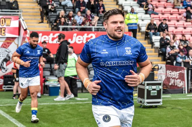 Joe Philbin of Warrington Wolves in the pre-game warm up during the Betfred Super League round 20 match Leigh Leopards vs Warrington Wolves at Leigh Sports Village, Leigh, United Kingdom on 25 July 2026

(Photo by Alfie Cosgrove/News Images)
