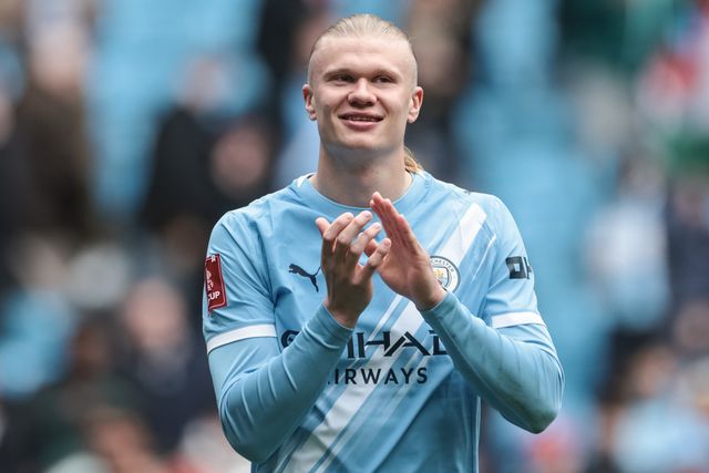 Erling Haaland of Manchester City celebrates the 4-0 win with the fans during the Emirates FA Cup Quarter-Final match Manchester City vs Liverpool at Etihad Stadium, Manchester, United Kingdom on 04 April 2026

(Photo by Mark Cosgrove/News Images)