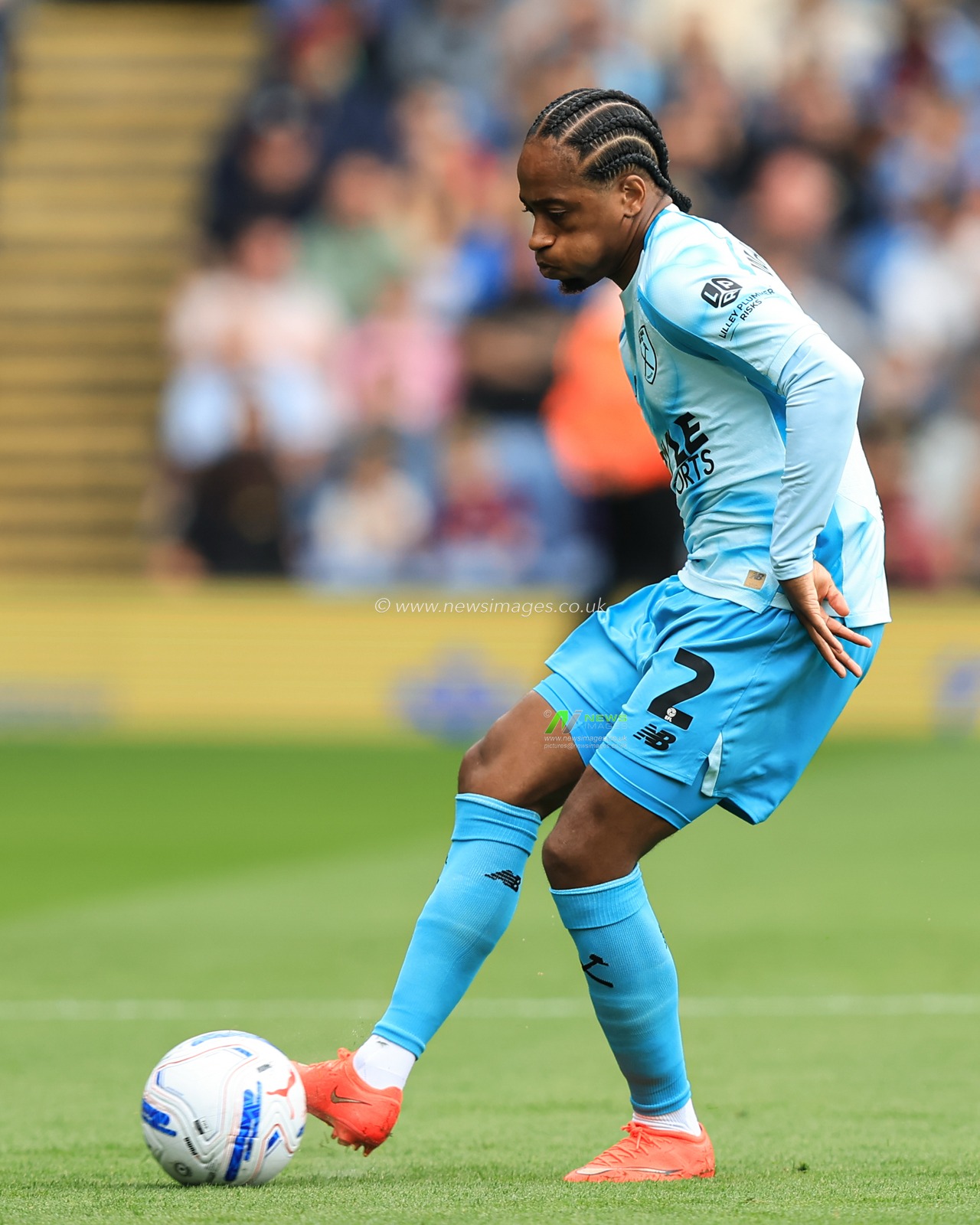 Kyle Walker-Peters of West Ham United passes ball forward during the Sky Bet Championship match Burnley vs West Ham United at Turf Moor, Burnley, United Kingdom on 16 August 2026

(Photo by Jorge Horsted/News Images)