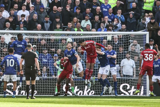Virgil van Dijk of Liverpool scores to make it 1-2 during the Premier League match Everton vs Liverpool at Hill Dickinson Stadium, Liverpool, United Kingdom on 19 April 2026

(Photo by Alfie Cosgrove/News Images)