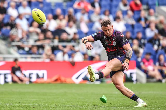 Adam Cook of Leigh Leopards scores a penalty during the Betfred Super League Magic Weekend match Leigh Leopards vs Warrington Wolves at Leigh Sports Village, Leigh, United Kingdom on 04 July 2026

(Photo by Alfie Cosgrove/News Images)