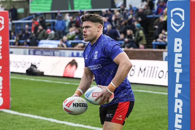 Joe Philbin of Warrington Wolves in the pre-game warm up during the Betfred Super League round 6 match Leeds Rhinos vs Warrington Wolves at AMT Headingley Stadium, Leeds, United Kingdom on 29 March 2026

(Photo by Mark Cosgrove/News Images)