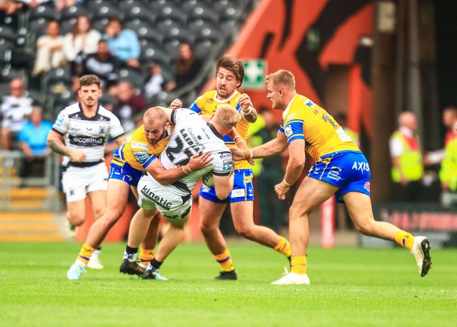 Matty Laidlaw of Hull FC is tackled Jarrod O'Connor of Leeds Rhinos during the Betfred Super League Round 24 match Hull FC vs Leeds Rhinos at MKM Stadium, Hull, United Kingdom, 30th August 2025

(Photo by Richard Bierton/News Images)