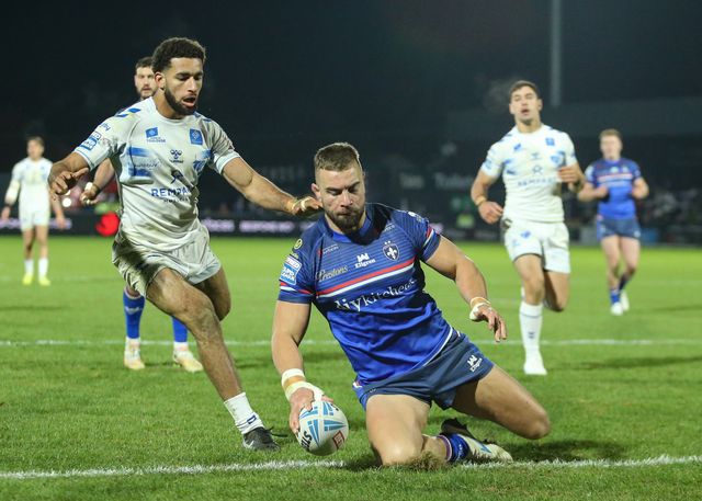 Mike McMeeken of Wakefield Trinity goes over for a try but it is ruled out during the Betfred Super League Round 1 match Wakefield Trinity vs Toulouse Olympique at DIY Kitchens Stadium, Wakefield, United Kingdom on 14 February 2026

(Photo by Richard Bierton/News Images)