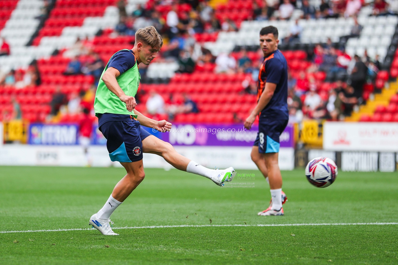 Dom Ballard of Blackpool warms up prior to the Sky Bet League 1 match Charlton Athletic vs Blackpool at The Valley, London, United Kingdom, 21st September 2024

(Photo by Izzy Poles/News Images)