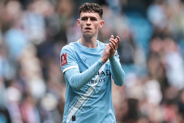 Phil Foden of Manchester City applauds the fans after the final whistle during the Emirates FA Cup Quarter-Final match Manchester City vs Liverpool at Etihad Stadium, Manchester, United Kingdom on 04 April 2026

(Photo by Mark Cosgrove/News Images)
