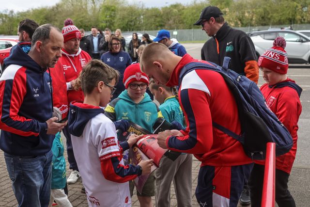 Mikey Lewis of Hull KR signs a fans program  during the Betfred Super League round 7 match Hull KR vs Hull FC at Sewell Group Craven Park, Hull, United Kingdom on 03 April 2026

(Photo by Mark Cosgrove/News Images)
