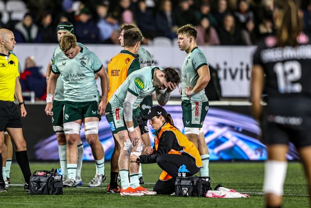 Will Wand of Leicester Tigers has his leg taped by the physio during the Premiership Rugby Cup match Newcastle Red Bulls vs Leicester Tigers at Kingston Park, Newcastle, United Kingdom, 31st October 2025

(Photo by Alfie Cosgrove/News Images)

*** GER AUT SUI OUT ***