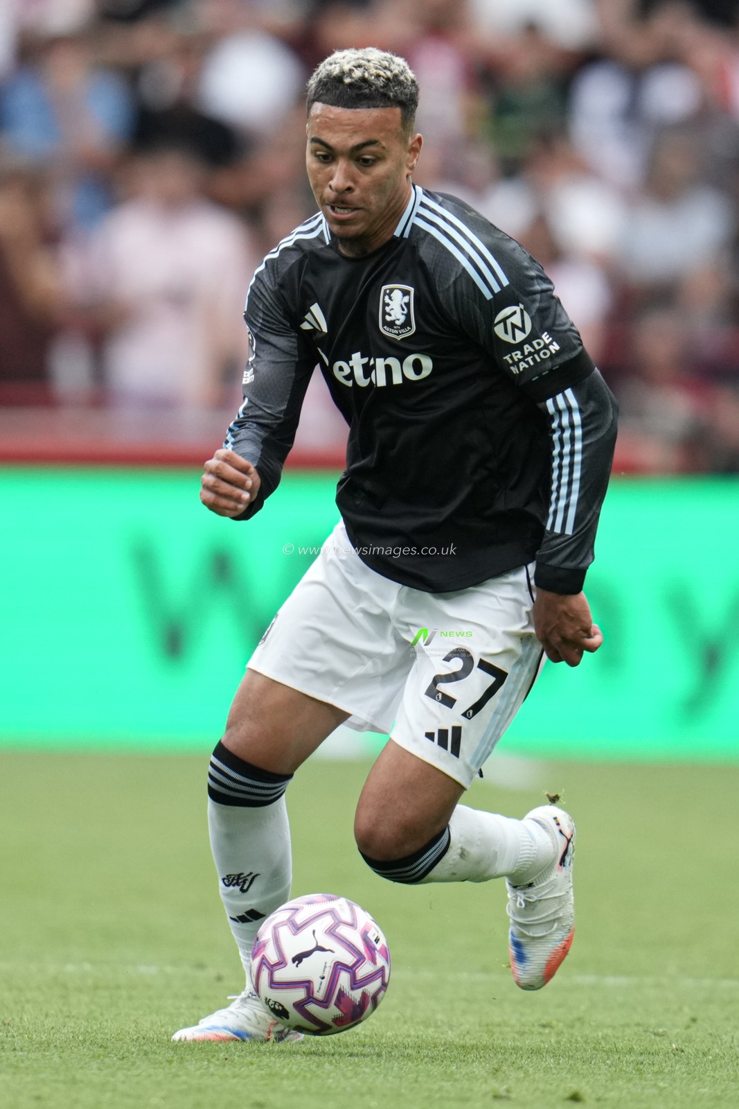 Morgan Rogers of Aston Villa during the Premier League match Brentford vs Aston Villa at The Gtech Community Stadium, London, United Kingdom, 23rd August 2025

(Photo by Harvey Murphy/News Images)
