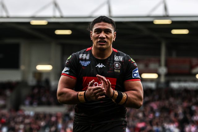 Patrick Mago of Wigan Warriors applauds the fans during the Betfred Super League round 7 match St Helens vs Wigan Warriors at The BrewDog Stadium, St Helens, United Kingdom on 03 April 2026

(Photo by Alfie Cosgrove/News Images)
