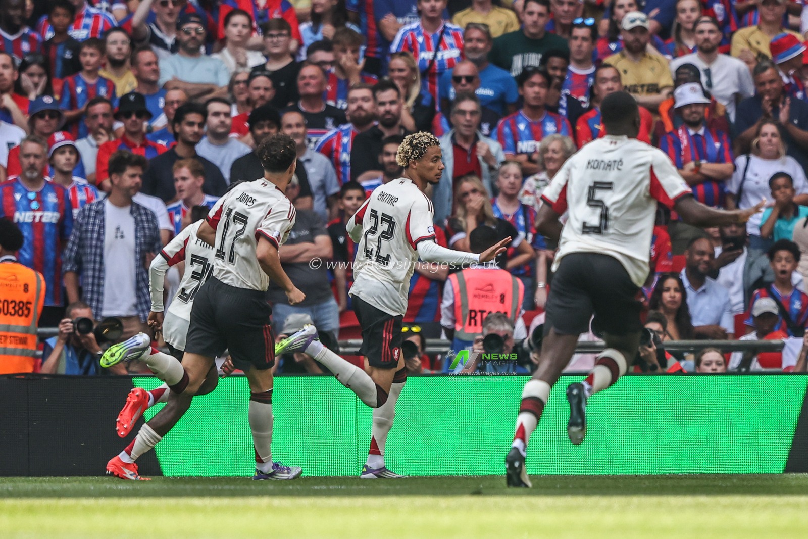 Hugo Ekitike of Liverpool celebrates his goal to make it 1-0 during the The FA Community Shield match Crystal Palace vs Liverpool at Wembley Stadium, London, United Kingdom, 10th August 2025

(Photo by Alfie Cosgrove/News Images)