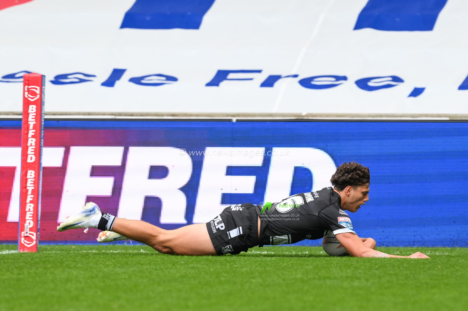 Lewis Martin Hull FC goes over for a try during the Betfred Super League Round 16 match Salford Red Devils vs Hull FC at Salford Community Stadium, Eccles, United Kingdom, 7th July 2024

(Photo by Craig Thomas/News Images)