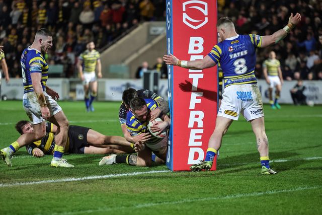 Ben Currie goes over for his 100th Warrington Wolves try during the Betfred Super League Round 4 match York Knights vs Warrington Wolves at LNER Community Stadium, York, United Kingdom on 06 March 2026

(Photo by Mark Cosgrove/News Images)