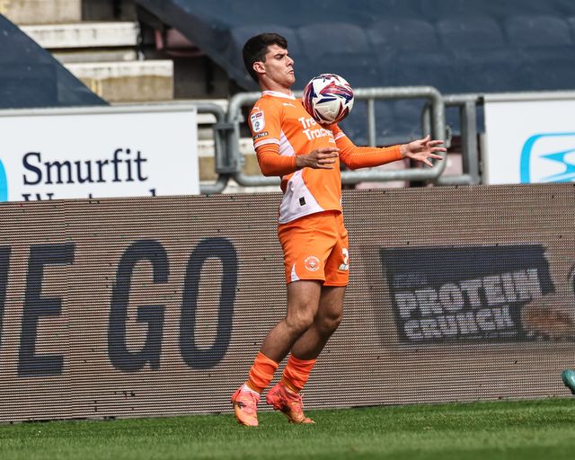 Rob Apter of Blackpool controls the ball during the Sky Bet League 1 match Wigan Athletic vs Blackpool at The Brick Community Stadium, Wigan, United Kingdom, 26th April 2025

(Photo by Mark Cosgrove/News Images)