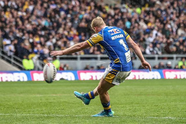 Lachlan Miller of Leeds Rhinos converts for a goal during the Betfred Super League Round 8 match Leeds Rhinos vs Huddersfield Giants at Headingley Stadium, Leeds, United Kingdom, 18th April 2025

(Photo by Alfie Cosgrove/News Images)