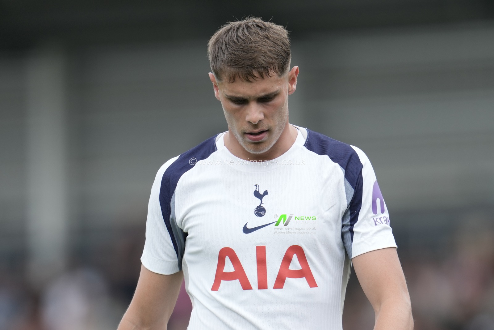 Micky van de Ven of Tottenham Hotspur during the Pre-season friendly match Luton Town vs Tottenham Hotspur at Kenilworth Road, Luton, United Kingdom, 26th July 2025

(Photo by Harvey Murphy/News Images)