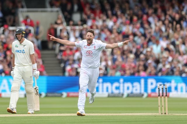 Ollie Robinson of England celebrates his fifth wicket as he takes Matt Henry during the 1st Rothesay Test Match Day 2 match England vs New Zealand at Lords, London, United Kingdom on 05 June 2026

(Photo by Mark Cosgrove/News Images)