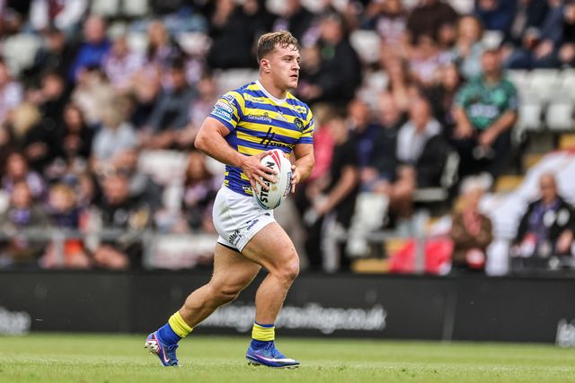 Leon Hayes of Warrington Wolves breaks with the ball during the Betfred Super League round 20 match Leigh Leopards vs Warrington Wolves at Leigh Sports Village, Leigh, United Kingdom on 25 July 2026

(Photo by Alfie Cosgrove/News Images)