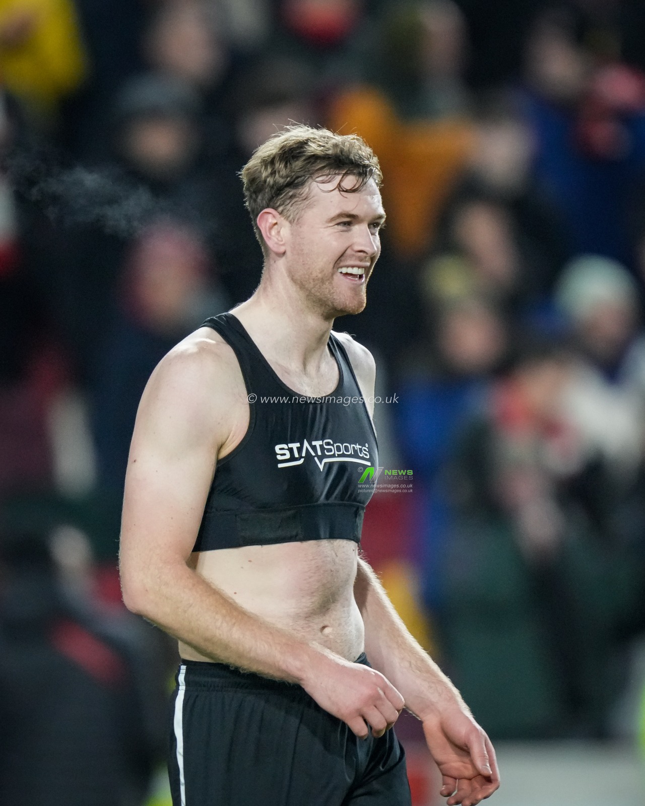 Nathan Collins of Brentford applauds the fans after the final whistle during the Premier League match Brentford vs Sunderland at The Gtech Community Stadium, London, United Kingdom, 7th January 2026

(Photo by Maynard Manyowa/News Images)

*** GER AUT SUI OUT ***