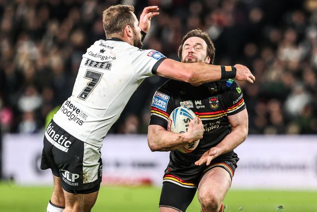 Joe Mellor of Bradford Bulls is tackled by the neck by Aidan Sezer of Hull FC during the Betfred Super League round 1 match Hull FC vs Bradford Bulls at MKM Stadium, Hull, United Kingdom on 14 February 2026

(Photo by Alfie Cosgrove/News Images)