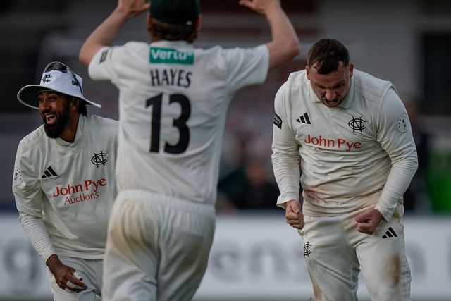 Liam Patterson-White celebrates the wicket of Jonathan Tattersall with Ben Duckett, and other team matesduring the County Championship Division One day 3 Leicestershire vs Nottinghamshire at Grace Road, Leicester, United Kingdom on 03 May 2026

(Photo by Maynard Manyowa/News Images)