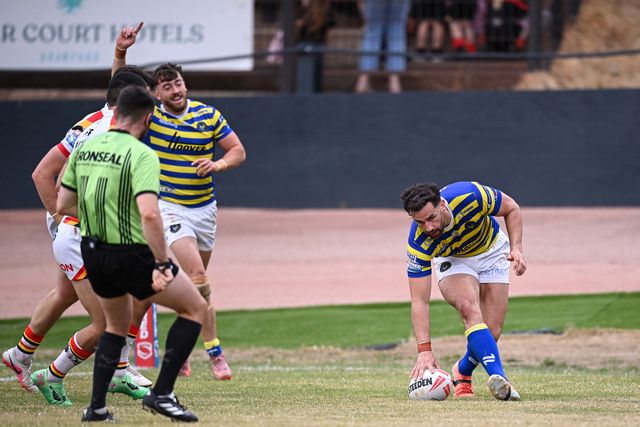Toby King of Warrington Wolves scores his team's third try during the Betfred Super League round 22 match Bradford Bulls vs Warrington Wolves at Odsal Stadium, Bradford, United Kingdom on 08 August 2026

(Photo by Ben Roberts/News Images)