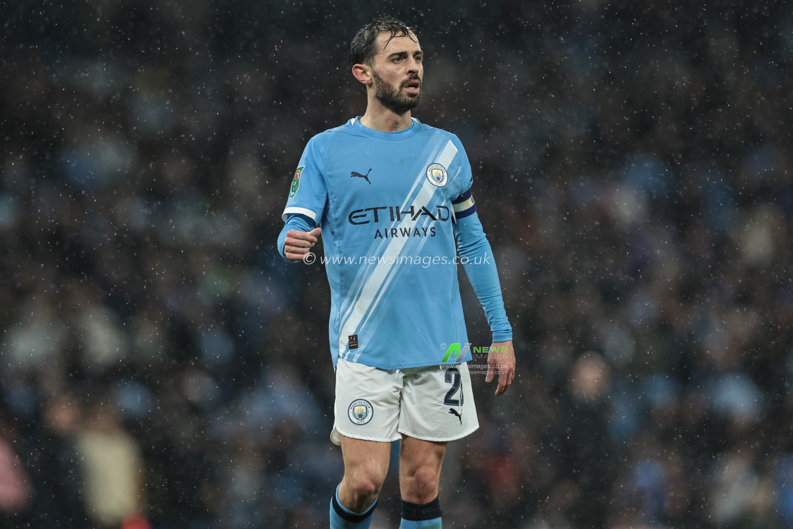 Bernardo Silva of Manchester City during the Carabao Cup Quarter Final match Manchester City vs Brentford at Etihad Stadium, Manchester, United Kingdom, 17th December 2025

(Photo by Mark Cosgrove/News Images)

*** GER AUT SUI OUT ***