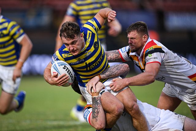 Leon Hayes of Warrington Wolves under pressure during the Betfred Super League round 22 match Bradford Bulls vs Warrington Wolves at Odsal Stadium, Bradford, United Kingdom on 08 August 2026

(Photo by Ben Roberts/News Images)