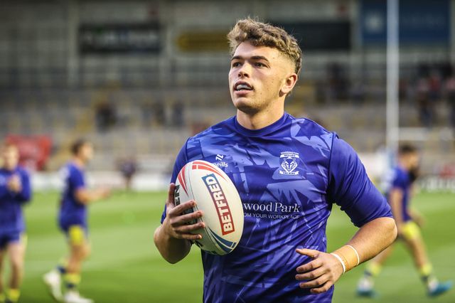 Tom McKinney of Warrington Wolves in the pre-game warm up during the Betfred Super League Round 24 match Warrington Wolves vs Salford Red Devils at Halliwell Jones Stadium, Warrington, United Kingdom, 29th August 2025

(Photo by Alfie Cosgrove/News Images)