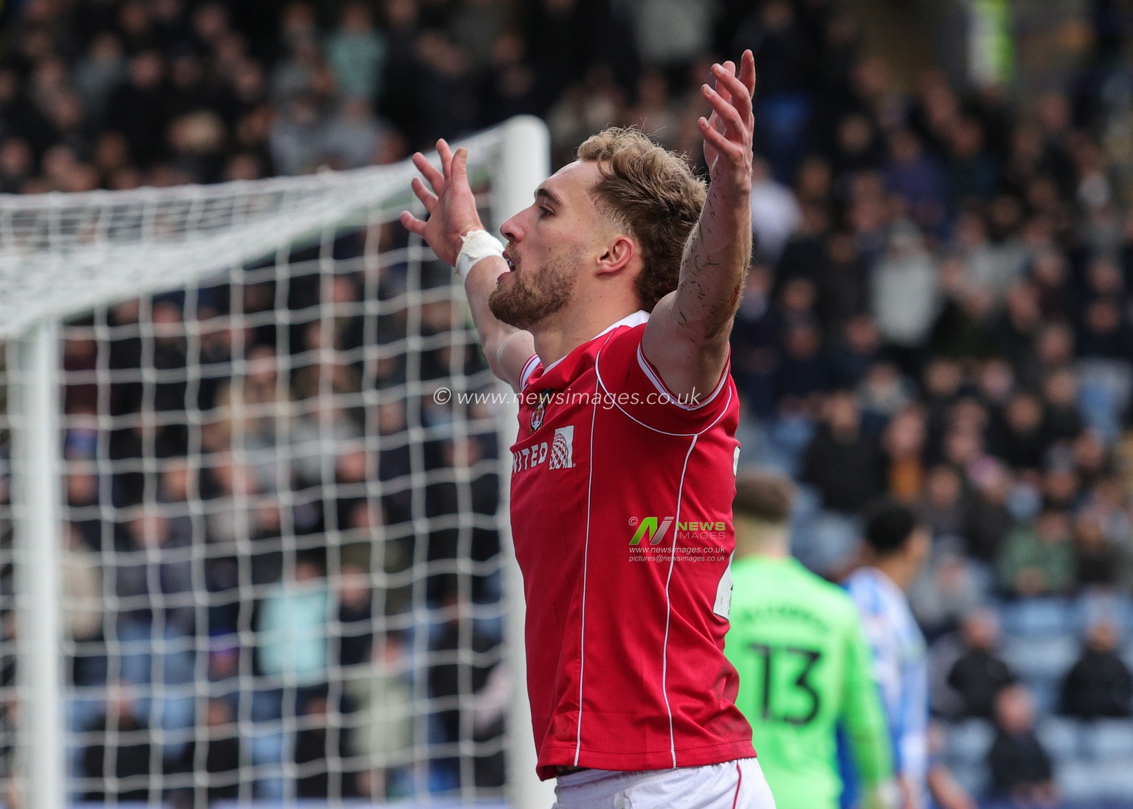 Sam Smith of Wrexham celebrates his goal to make it 0-1 during the Sky Bet Championship match Sheffield Wednesday vs Wrexham at Hillsborough, Sheffield, United Kingdom, 31st January 2026

(Photo by Richard Bierton/News Images)
