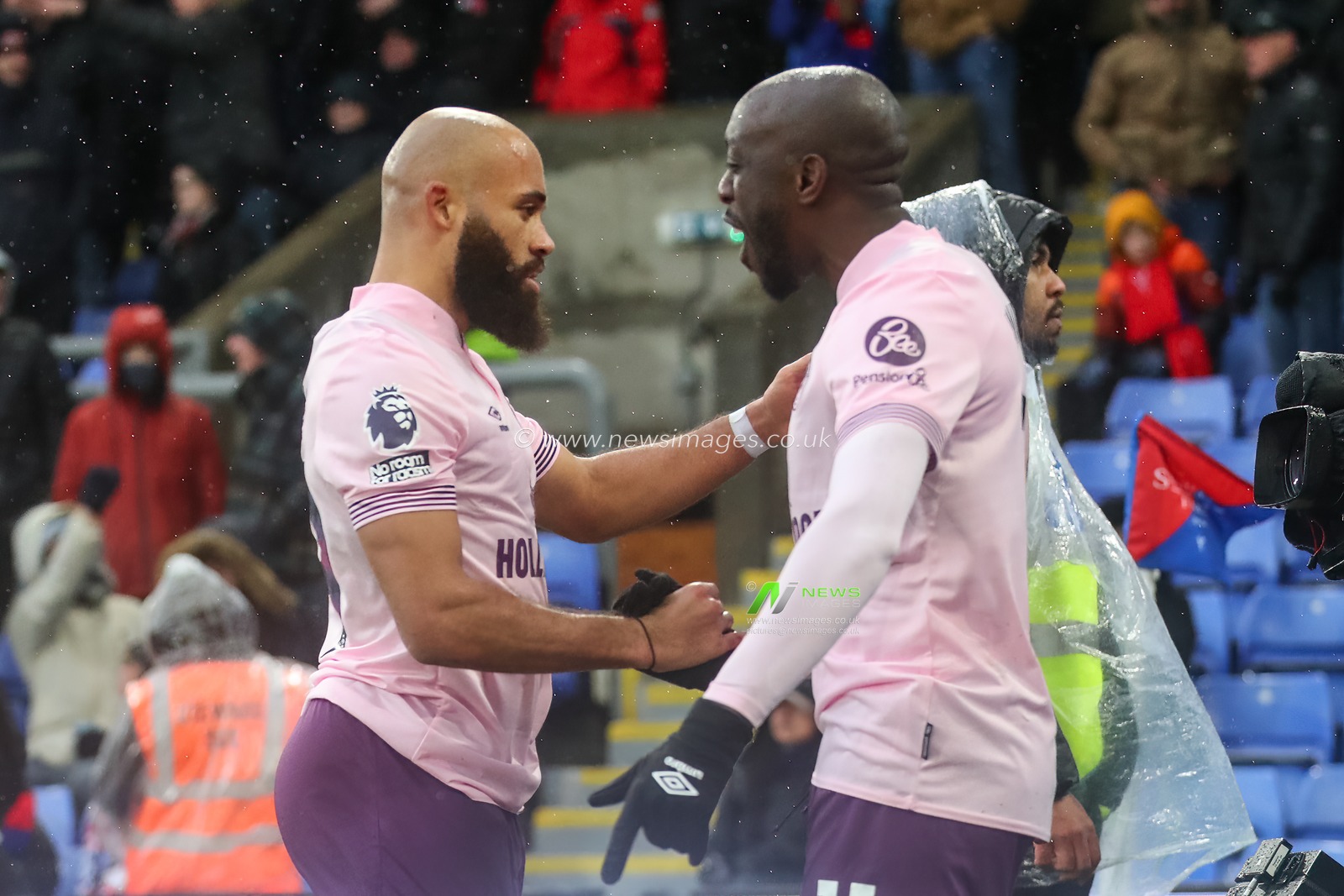 Bryan Mbeumo of Brentford celebrates his goal to make it 0-1 during the Premier League match Crystal Palace vs Brentford at Selhurst Park, London, United Kingdom, 26th January 2025

(Photo by Izzy Poles/News Images)