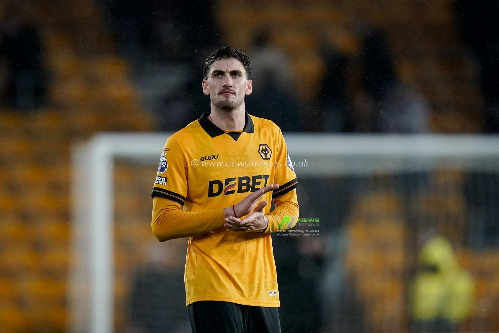 Santiago Bueno of Wolverhampton Wanderers applauds the fans after the final whistle  during the Premier League match Wolverhampton Wanderers vs Chelsea at Molineux, Wolverhampton, United Kingdom on 07 February 2026

(Photo by Maynard Manyowa/News Images)