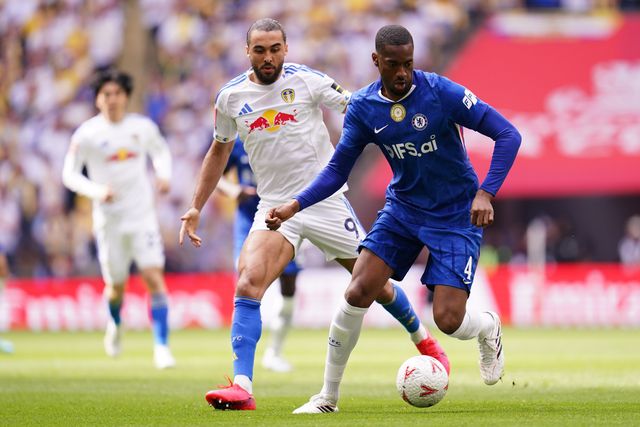 Tosin Adarabioyo of Chelsea and Dominic Calvert-Lewin of Leeds United battle during the Emirates FA Cup Semi-Final match Chelsea vs Leeds United at Wembley Stadium, London, United Kingdom on 26 April 2026

(Photo by Harvey Murphy/News Images)
